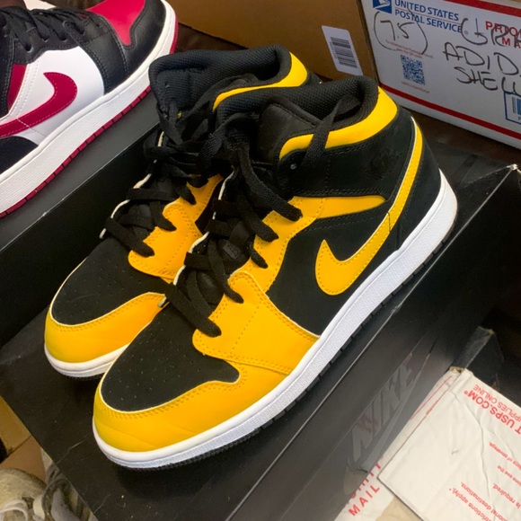 Jordan Shoes - JORDANS 1 reverse Taxis - Men’s/Kids 7 woman’s 8.5